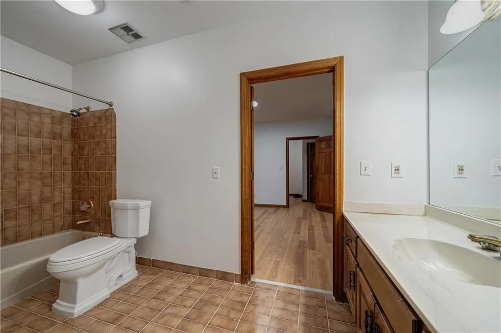 11 Heards Overlook Court, Sandy Springs, Georgia 30328, 5 Bedrooms Bedrooms, ,4 BathroomsBathrooms,Residential,Sold,11 Heards Overlook Court,7244697