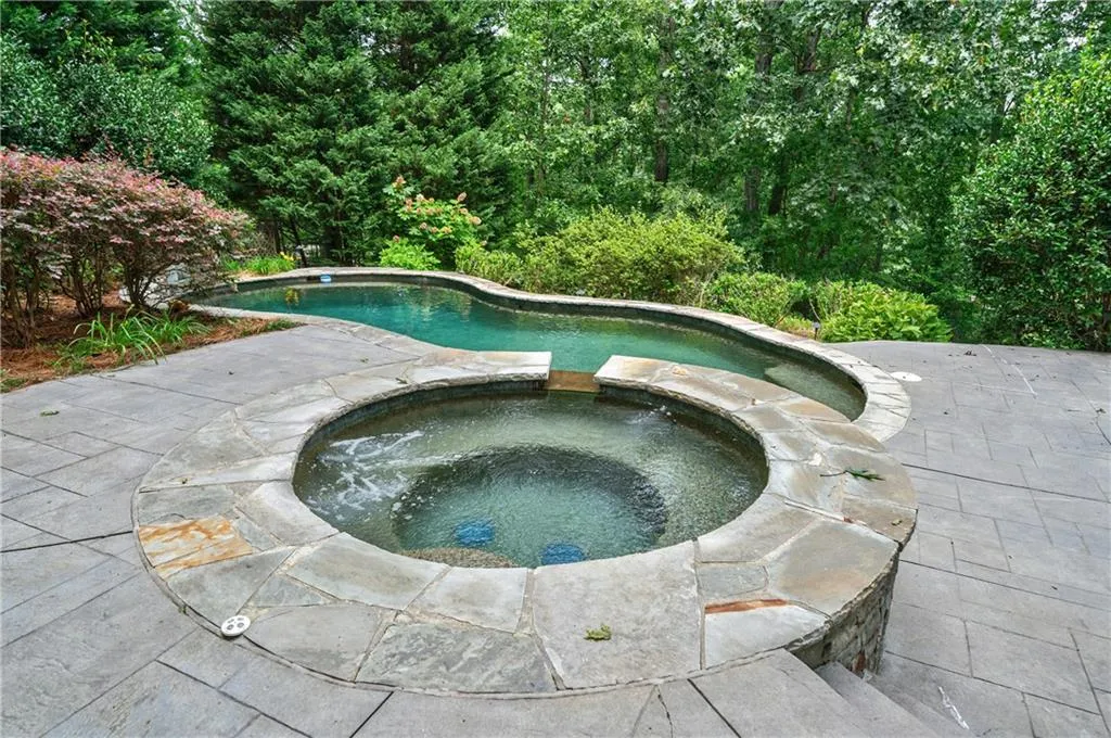 11 Heards Overlook Court, Sandy Springs, Georgia 30328, 5 Bedrooms Bedrooms, ,4 BathroomsBathrooms,Residential,Sold,11 Heards Overlook Court,7244697