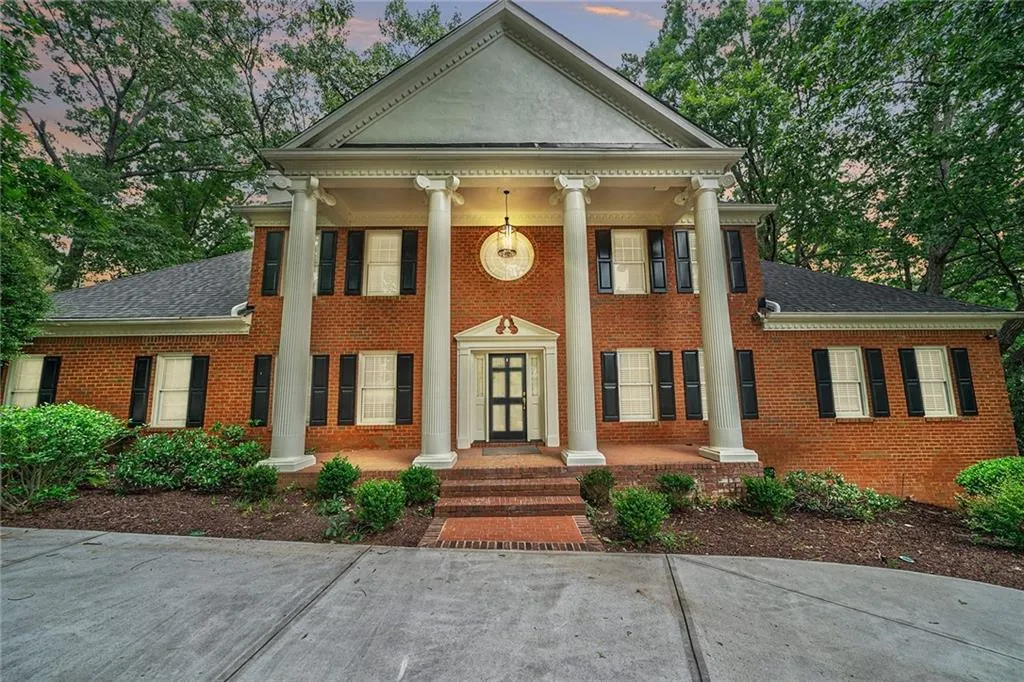 11 Heards Overlook Court, Sandy Springs, Georgia 30328, 5 Bedrooms Bedrooms, ,4 BathroomsBathrooms,Residential,Sold,11 Heards Overlook Court,7244697