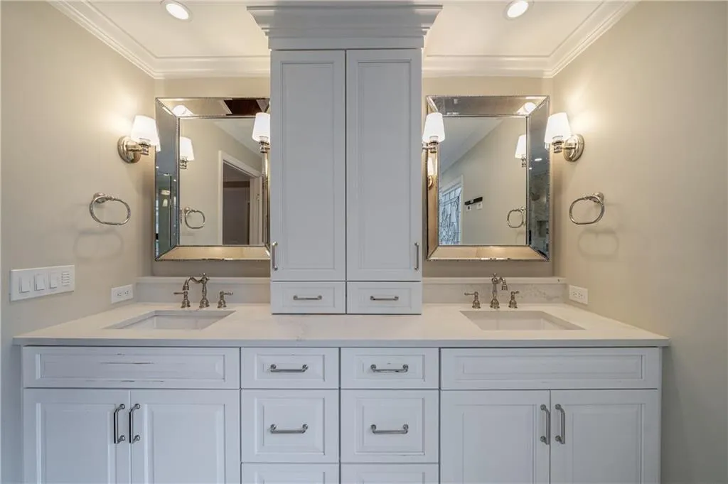 11 Heards Overlook Court, Sandy Springs, Georgia 30328, 5 Bedrooms Bedrooms, ,4 BathroomsBathrooms,Residential,Sold,11 Heards Overlook Court,7244697