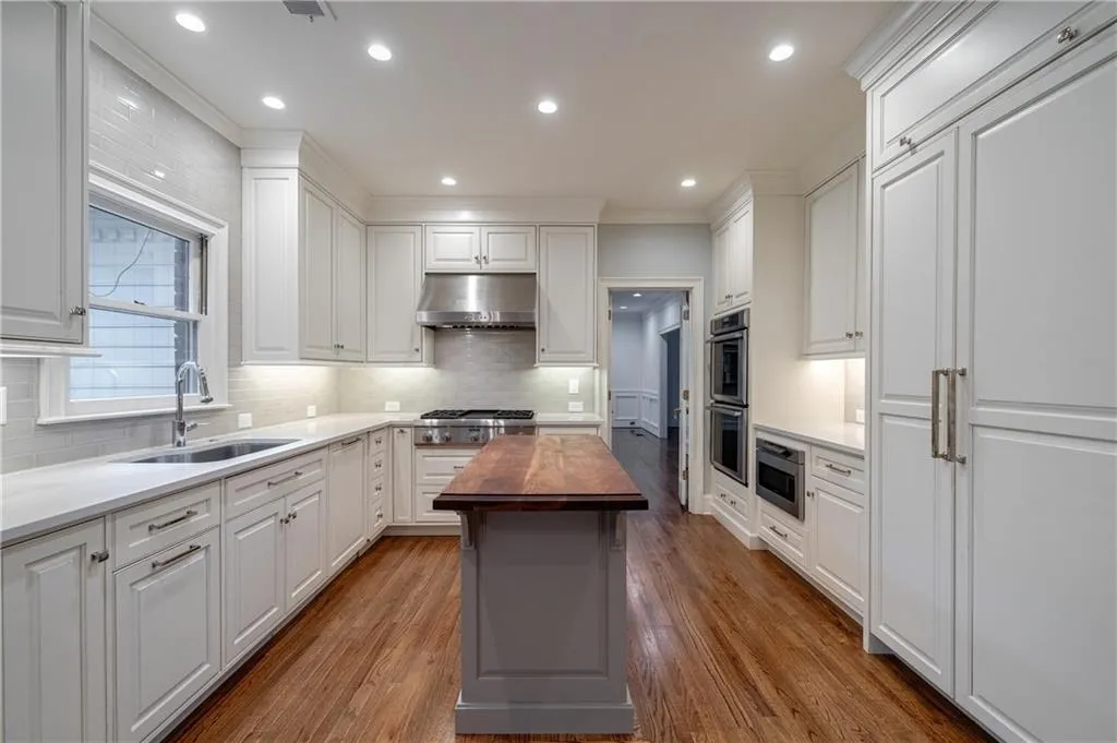 11 Heards Overlook Court, Sandy Springs, Georgia 30328, 5 Bedrooms Bedrooms, ,4 BathroomsBathrooms,Residential,Sold,11 Heards Overlook Court,7244697