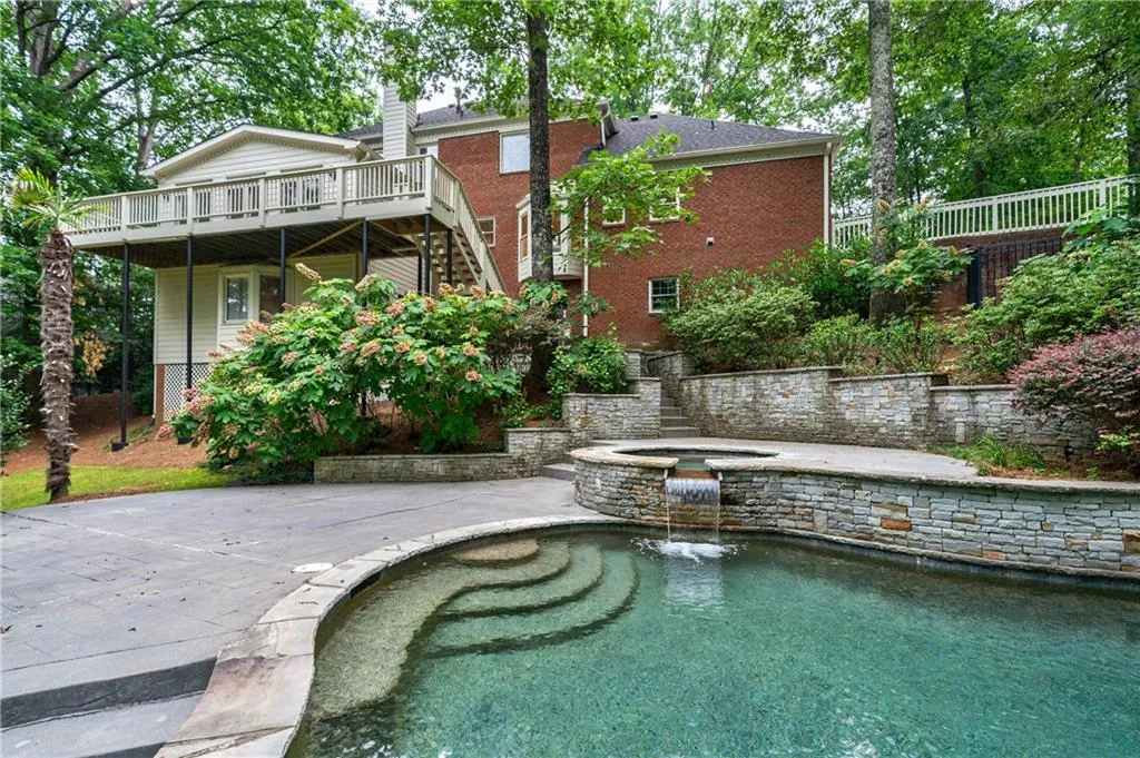 11 Heards Overlook Court, Sandy Springs, Georgia 30328, 5 Bedrooms Bedrooms, ,4 BathroomsBathrooms,Residential,Sold,11 Heards Overlook Court,7244697