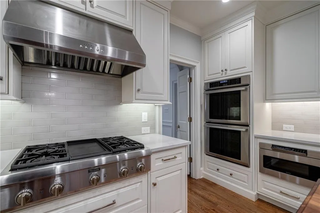 11 Heards Overlook Court, Sandy Springs, Georgia 30328, 5 Bedrooms Bedrooms, ,4 BathroomsBathrooms,Residential,Sold,11 Heards Overlook Court,7244697