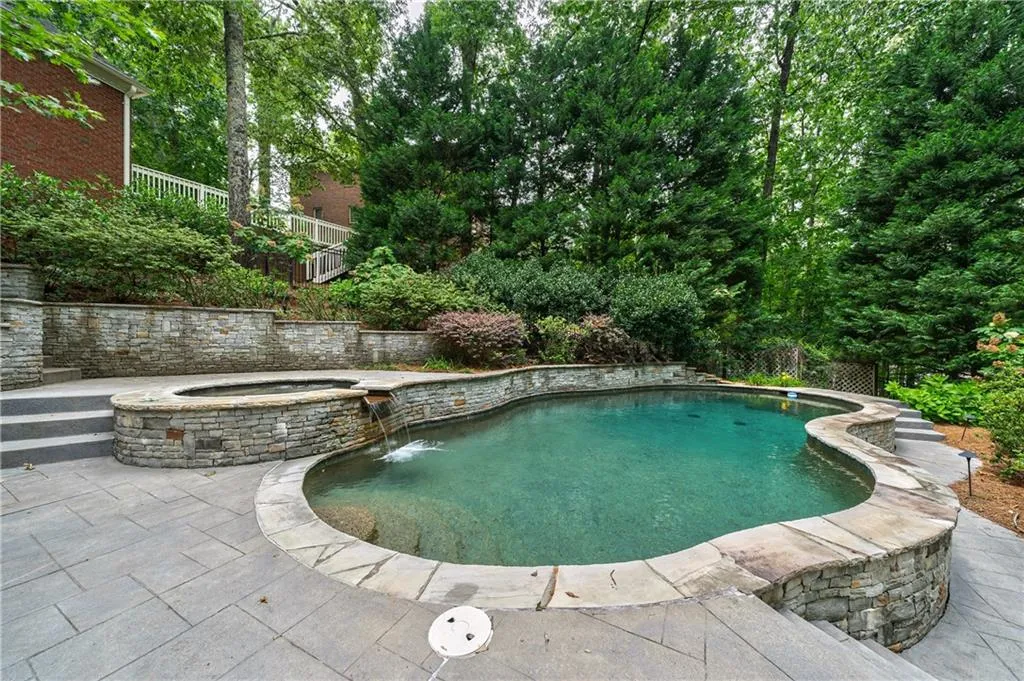 11 Heards Overlook Court, Sandy Springs, Georgia 30328, 5 Bedrooms Bedrooms, ,4 BathroomsBathrooms,Residential,Sold,11 Heards Overlook Court,7244697