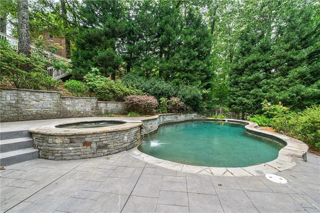 11 Heards Overlook Court, Sandy Springs, Georgia 30328, 5 Bedrooms Bedrooms, ,4 BathroomsBathrooms,Residential,Sold,11 Heards Overlook Court,7244697