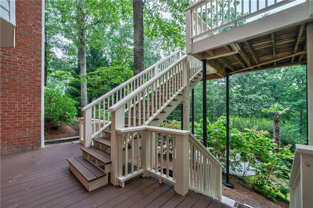 11 Heards Overlook Court, Sandy Springs, Georgia 30328, 5 Bedrooms Bedrooms, ,4 BathroomsBathrooms,Residential,Sold,11 Heards Overlook Court,7244697