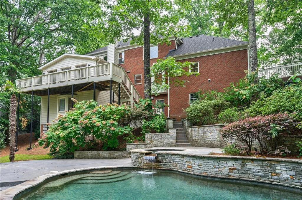 11 Heards Overlook Court, Sandy Springs, Georgia 30328, 5 Bedrooms Bedrooms, ,4 BathroomsBathrooms,Residential,Sold,11 Heards Overlook Court,7244697