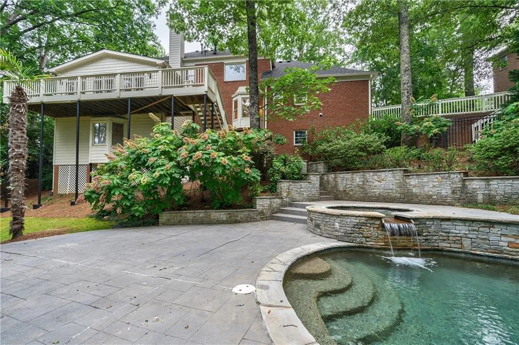 11 Heards Overlook Court, Sandy Springs, Georgia 30328, 5 Bedrooms Bedrooms, ,4 BathroomsBathrooms,Residential,Sold,11 Heards Overlook Court,7244697