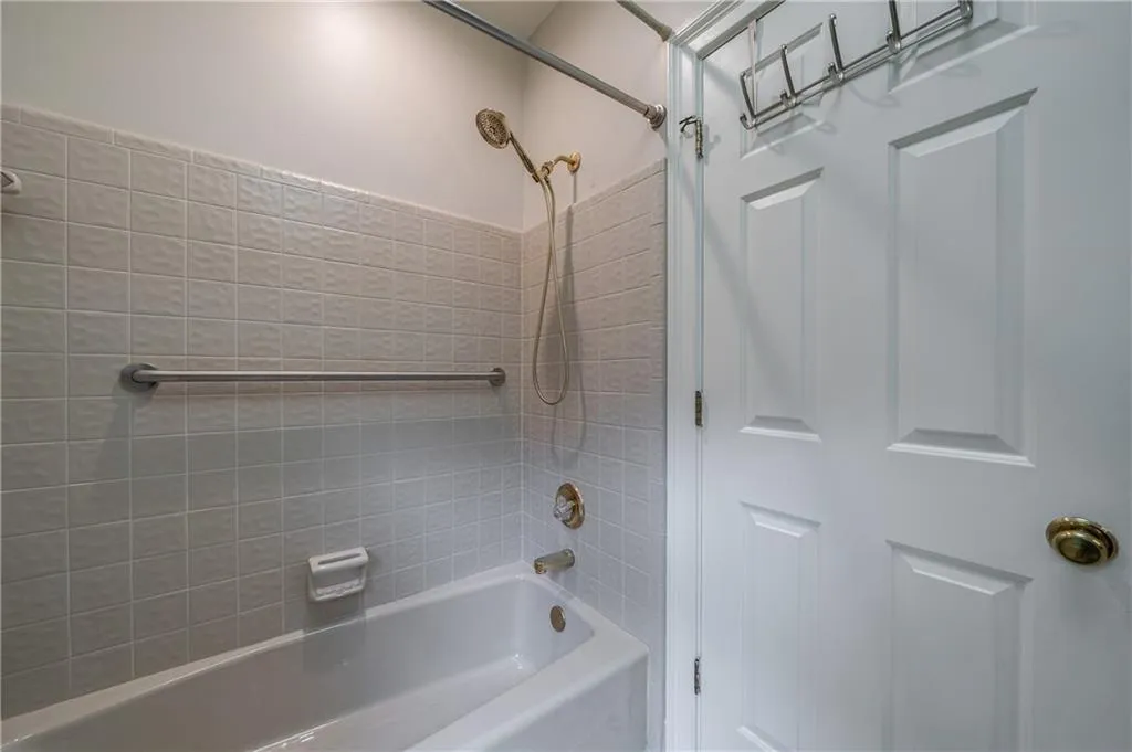 11 Heards Overlook Court, Sandy Springs, Georgia 30328, 5 Bedrooms Bedrooms, ,4 BathroomsBathrooms,Residential,Sold,11 Heards Overlook Court,7244697