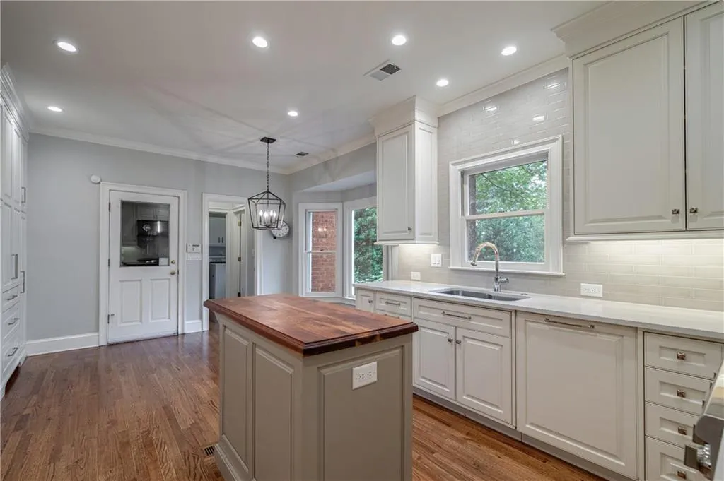 11 Heards Overlook Court, Sandy Springs, Georgia 30328, 5 Bedrooms Bedrooms, ,4 BathroomsBathrooms,Residential,Sold,11 Heards Overlook Court,7244697