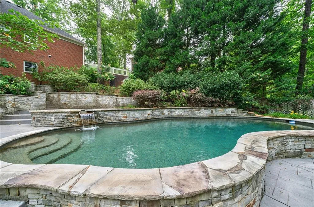 11 Heards Overlook Court, Sandy Springs, Georgia 30328, 5 Bedrooms Bedrooms, ,4 BathroomsBathrooms,Residential,Sold,11 Heards Overlook Court,7244697