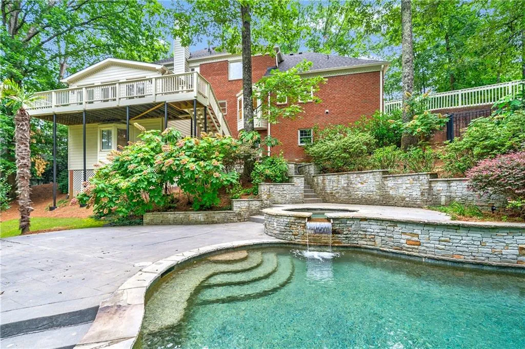 11 Heards Overlook Court, Sandy Springs, Georgia 30328, 5 Bedrooms Bedrooms, ,4 BathroomsBathrooms,Residential,Sold,11 Heards Overlook Court,7244697