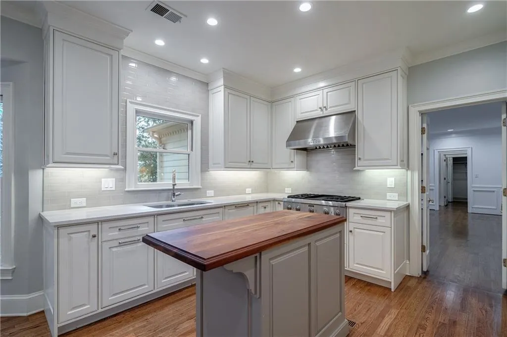 11 Heards Overlook Court, Sandy Springs, Georgia 30328, 5 Bedrooms Bedrooms, ,4 BathroomsBathrooms,Residential,Sold,11 Heards Overlook Court,7244697