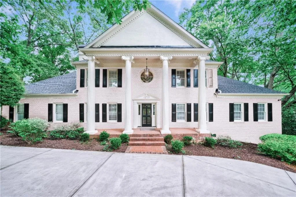 11 Heards Overlook Court, Sandy Springs, Georgia 30328, 5 Bedrooms Bedrooms, ,4 BathroomsBathrooms,Residential,Sold,11 Heards Overlook Court,7244697