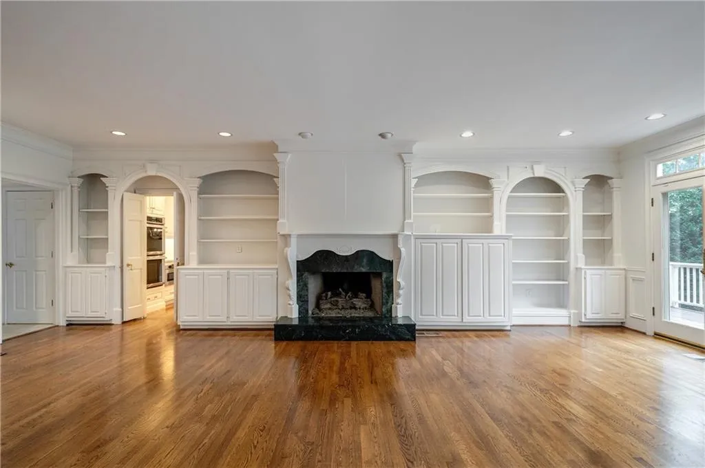 11 Heards Overlook Court, Sandy Springs, Georgia 30328, 5 Bedrooms Bedrooms, ,4 BathroomsBathrooms,Residential,Sold,11 Heards Overlook Court,7244697