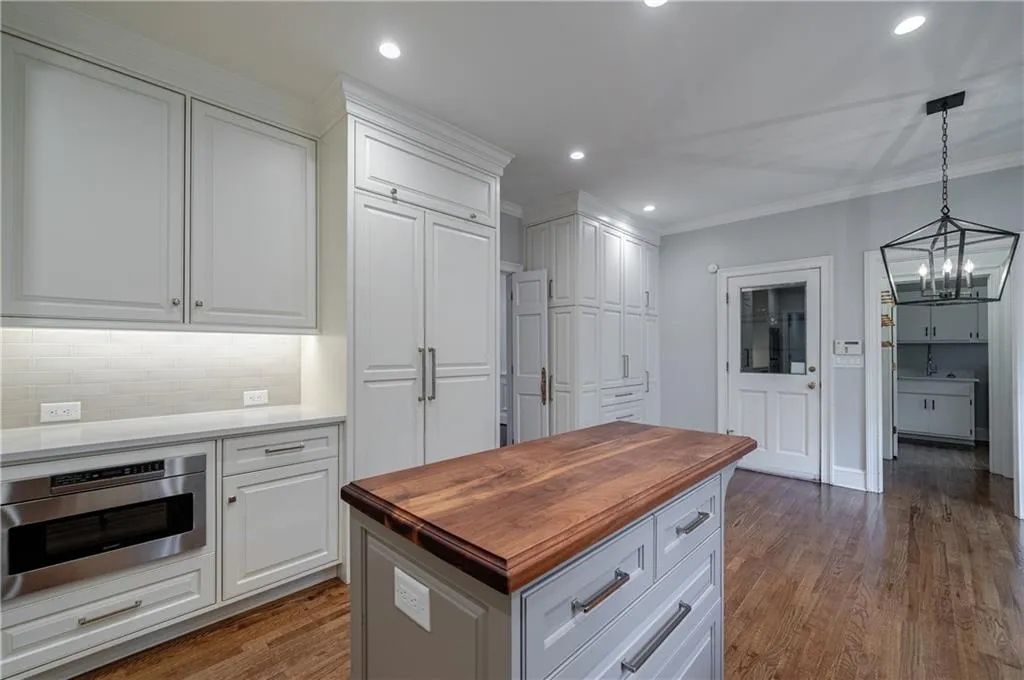 11 Heards Overlook Court, Sandy Springs, Georgia 30328, 5 Bedrooms Bedrooms, ,4 BathroomsBathrooms,Residential,Sold,11 Heards Overlook Court,7244697