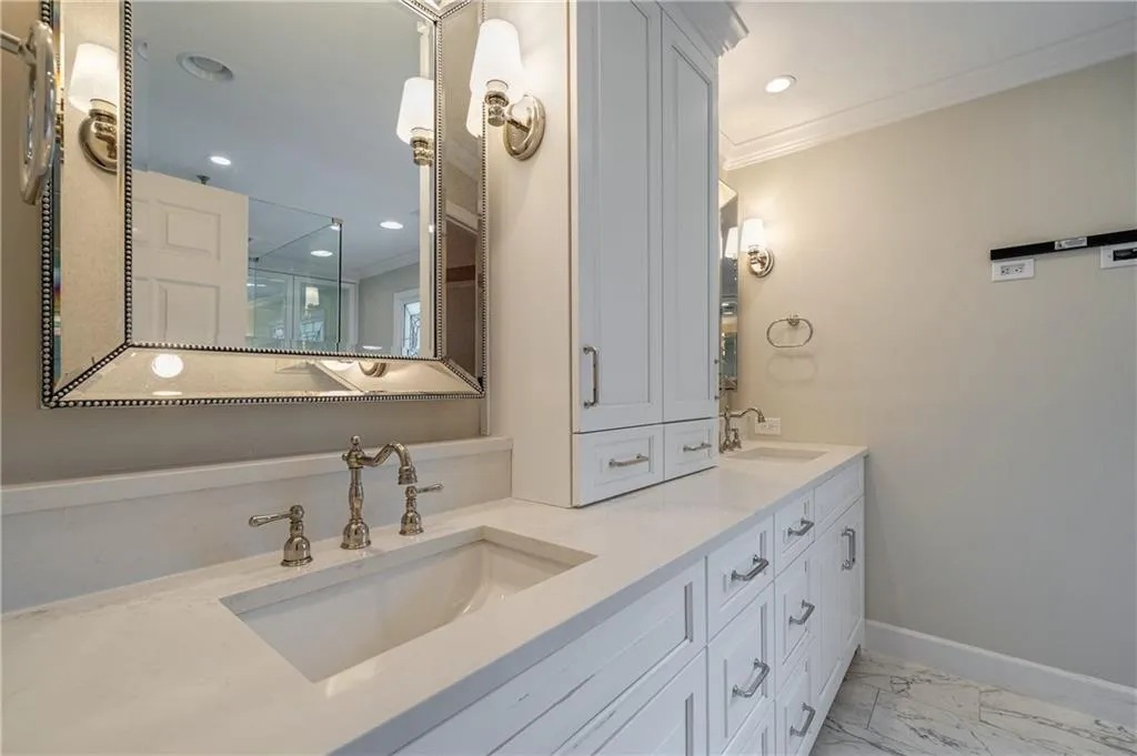 11 Heards Overlook Court, Sandy Springs, Georgia 30328, 5 Bedrooms Bedrooms, ,4 BathroomsBathrooms,Residential,Sold,11 Heards Overlook Court,7244697