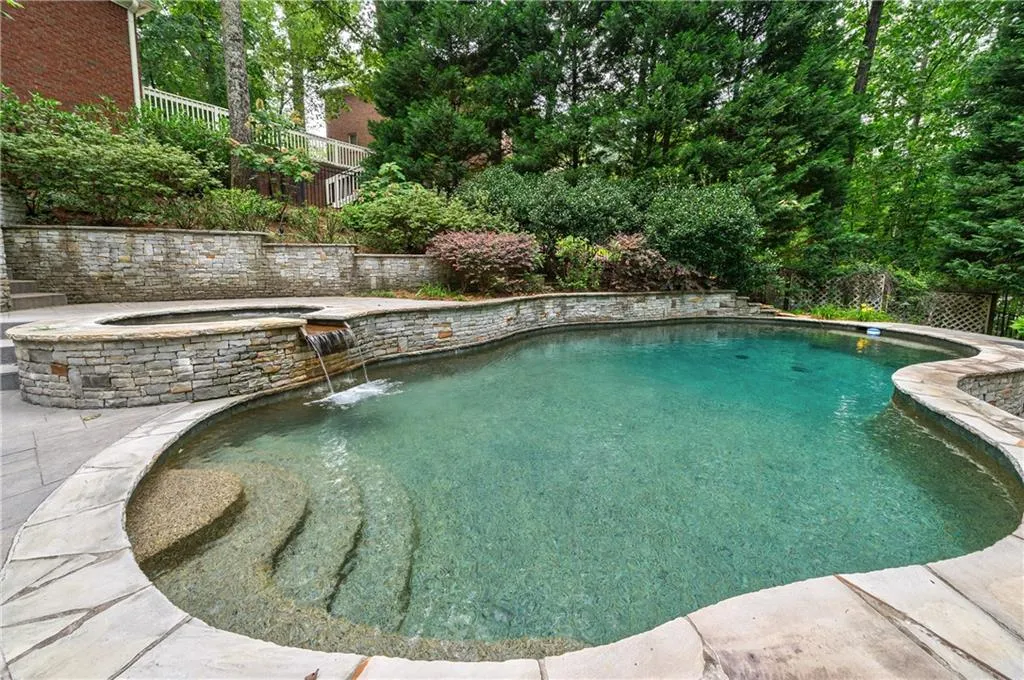 11 Heards Overlook Court, Sandy Springs, Georgia 30328, 5 Bedrooms Bedrooms, ,4 BathroomsBathrooms,Residential,Sold,11 Heards Overlook Court,7244697