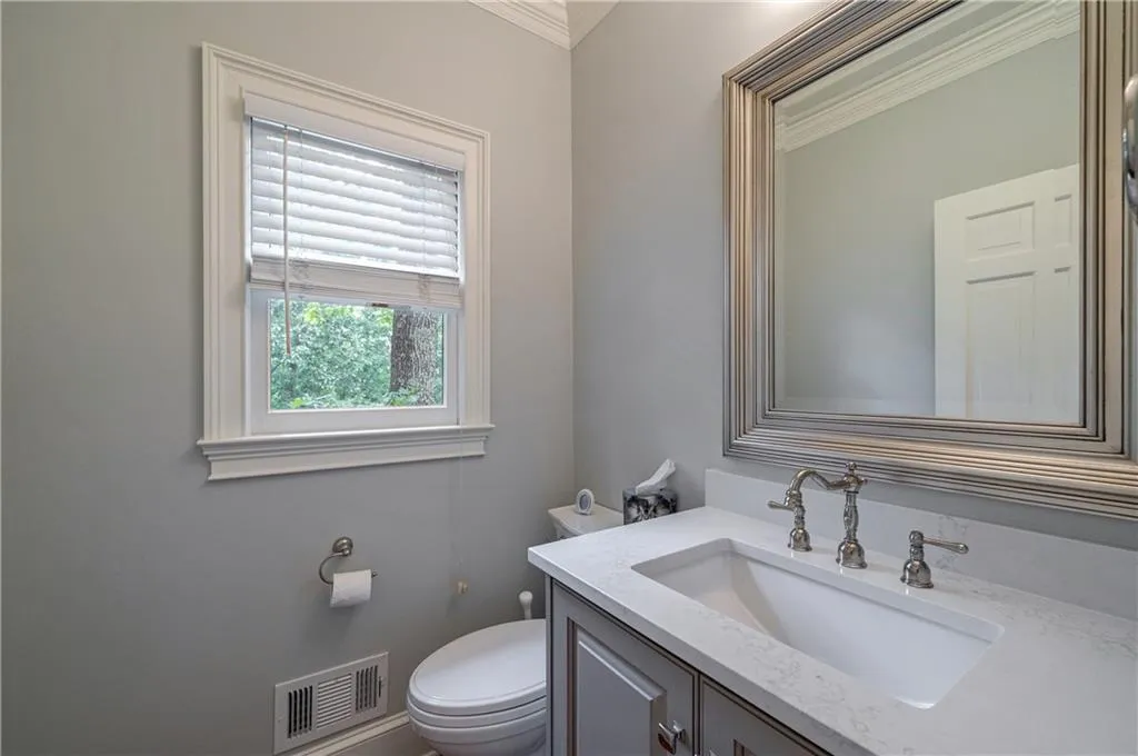 11 Heards Overlook Court, Sandy Springs, Georgia 30328, 5 Bedrooms Bedrooms, ,4 BathroomsBathrooms,Residential,Sold,11 Heards Overlook Court,7244697