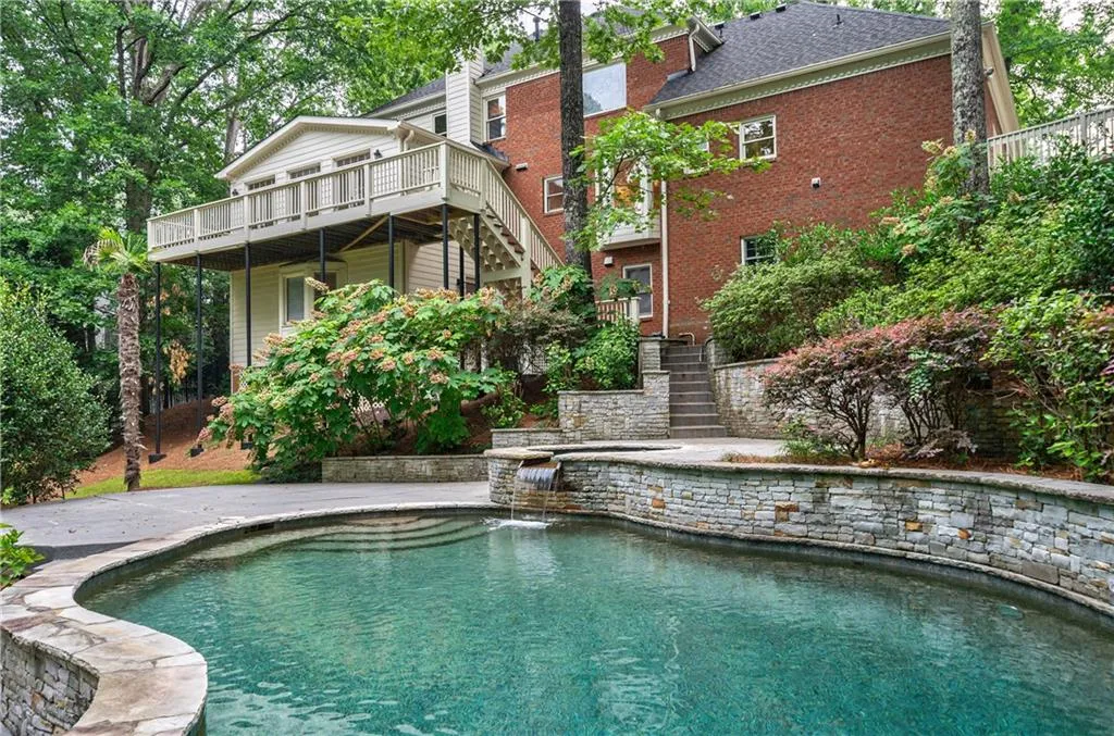 11 Heards Overlook Court, Sandy Springs, Georgia 30328, 5 Bedrooms Bedrooms, ,4 BathroomsBathrooms,Residential,Sold,11 Heards Overlook Court,7244697