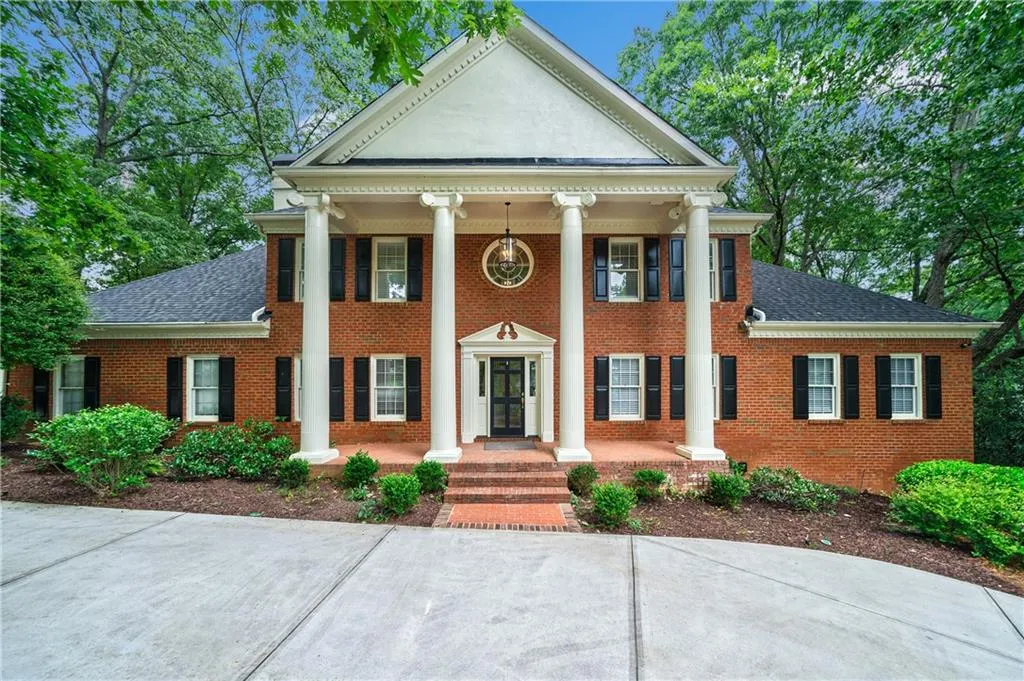 11 Heards Overlook Court, Sandy Springs, Georgia 30328, 5 Bedrooms Bedrooms, ,4 BathroomsBathrooms,Residential,Sold,11 Heards Overlook Court,7244697