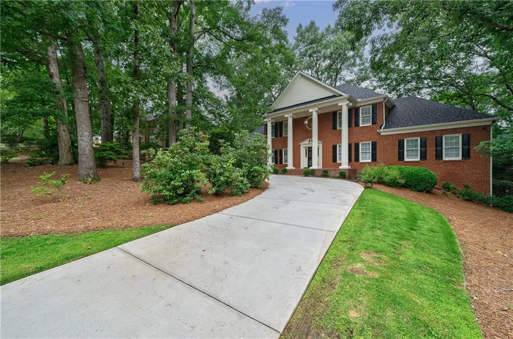 11 Heards Overlook Court, Sandy Springs, Georgia 30328, 5 Bedrooms Bedrooms, ,4 BathroomsBathrooms,Residential,Sold,11 Heards Overlook Court,7244697