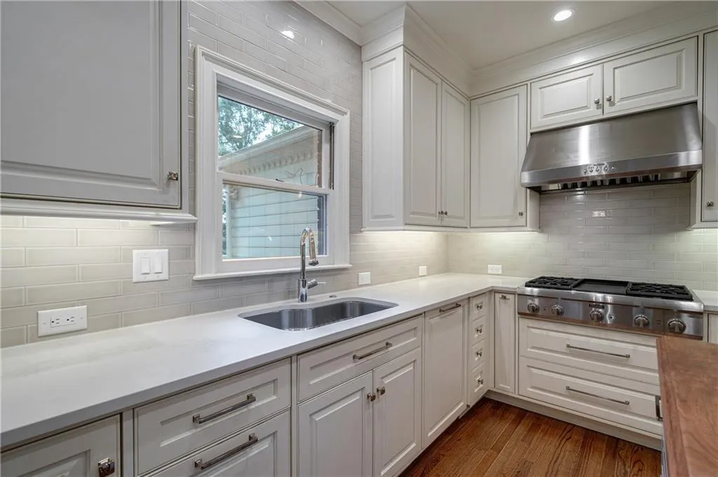 11 Heards Overlook Court, Sandy Springs, Georgia 30328, 5 Bedrooms Bedrooms, ,4 BathroomsBathrooms,Residential,Sold,11 Heards Overlook Court,7244697