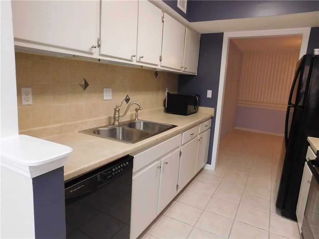 2215 Huntingdon Chase Unit 2215, Sandy Springs, Georgia 30350, 2 Bedrooms Bedrooms, ,2 BathroomsBathrooms,Residential,Sold,2215 Huntingdon Chase Unit 2215,5621659