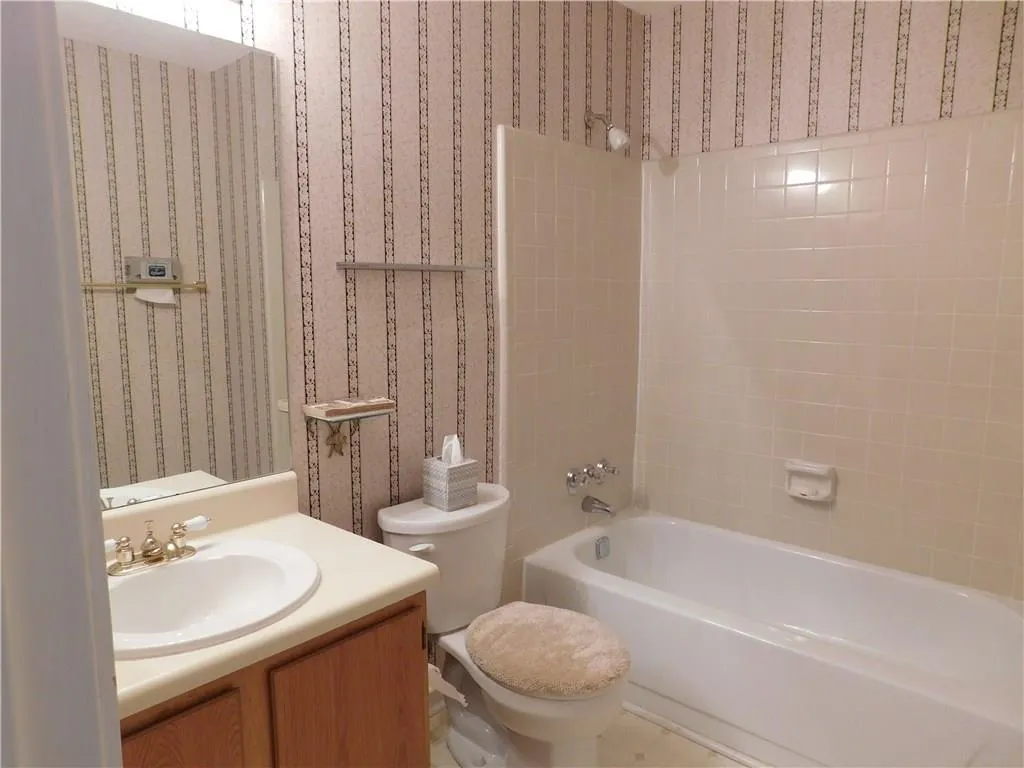 2215 Huntingdon Chase Unit 2215, Sandy Springs, Georgia 30350, 2 Bedrooms Bedrooms, ,2 BathroomsBathrooms,Residential,Sold,2215 Huntingdon Chase Unit 2215,5621659