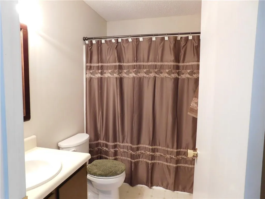 2215 Huntingdon Chase Unit 2215, Sandy Springs, Georgia 30350, 2 Bedrooms Bedrooms, ,2 BathroomsBathrooms,Residential,Sold,2215 Huntingdon Chase Unit 2215,5621659