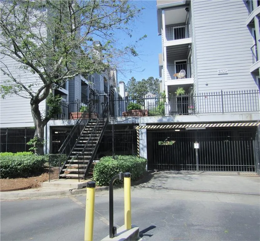 305 Granville Court, Sandy Springs, Georgia 30328, 1 Bedroom Bedrooms, ,1 BathroomBathrooms,Residential,Sold,305 Granville Court,7033624