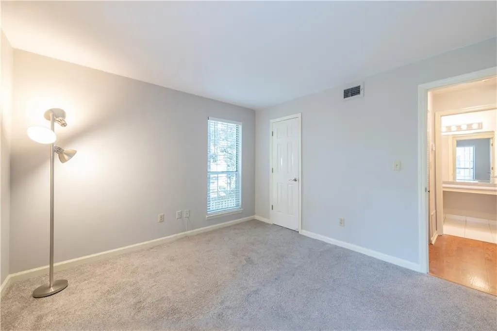 305 Granville Court, Sandy Springs, Georgia 30328, 1 Bedroom Bedrooms, ,1 BathroomBathrooms,Residential,Sold,305 Granville Court,7033624