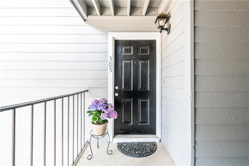 305 Granville Court, Sandy Springs, Georgia 30328, 1 Bedroom Bedrooms, ,1 BathroomBathrooms,Residential,Sold,305 Granville Court,7033624