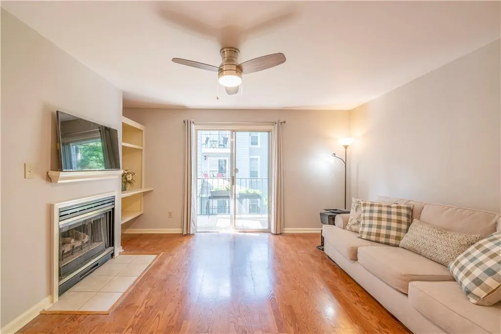 305 Granville Court, Sandy Springs, Georgia 30328, 1 Bedroom Bedrooms, ,1 BathroomBathrooms,Residential,Sold,305 Granville Court,7033624