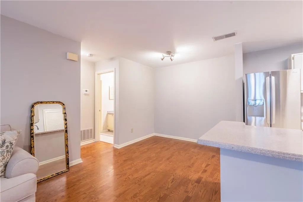 305 Granville Court, Sandy Springs, Georgia 30328, 1 Bedroom Bedrooms, ,1 BathroomBathrooms,Residential,Sold,305 Granville Court,7033624