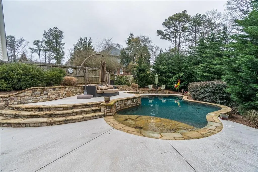 265 Glen Meadow Court, Sandy Springs, Georgia 30328, 4 Bedrooms Bedrooms, ,3 BathroomsBathrooms,Residential,Sold,265 Glen Meadow Court,5969389