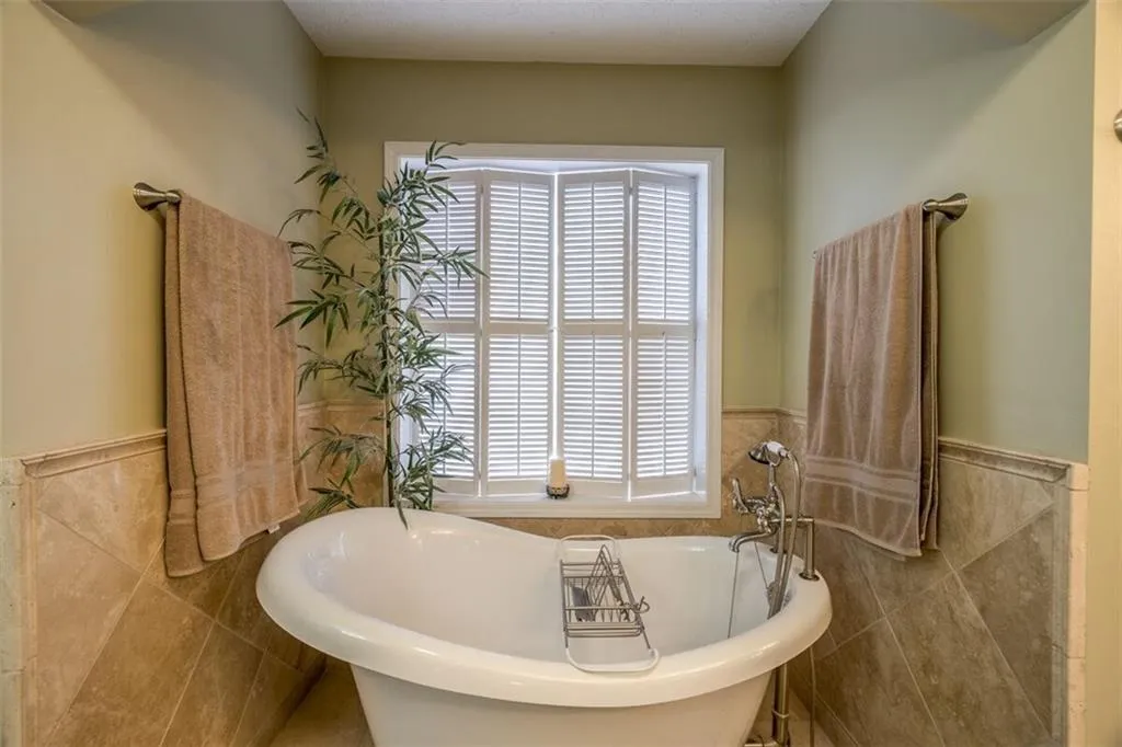 265 Glen Meadow Court, Sandy Springs, Georgia 30328, 4 Bedrooms Bedrooms, ,3 BathroomsBathrooms,Residential,Sold,265 Glen Meadow Court,5969389