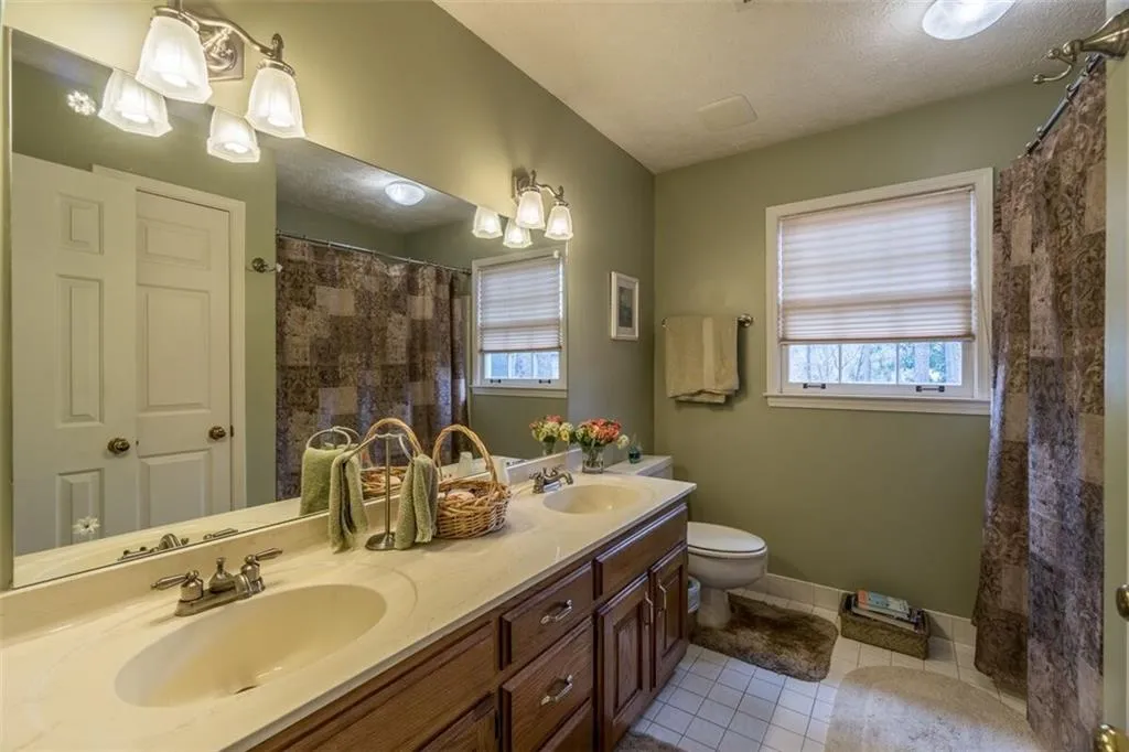 265 Glen Meadow Court, Sandy Springs, Georgia 30328, 4 Bedrooms Bedrooms, ,3 BathroomsBathrooms,Residential,Sold,265 Glen Meadow Court,5969389