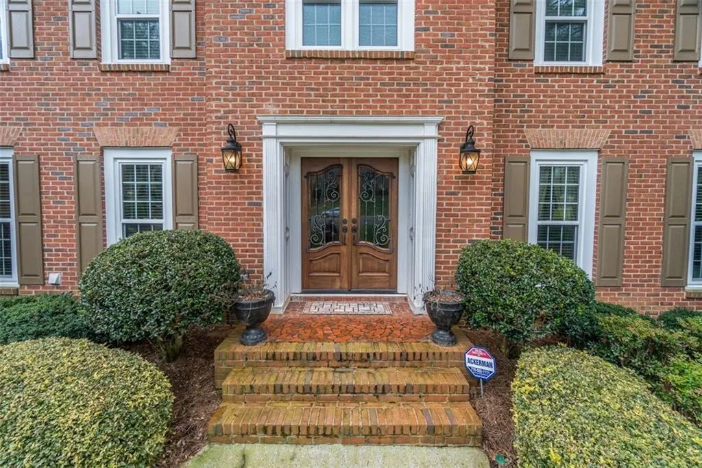 265 Glen Meadow Court, Sandy Springs, Georgia 30328, 4 Bedrooms Bedrooms, ,3 BathroomsBathrooms,Residential,Sold,265 Glen Meadow Court,5969389