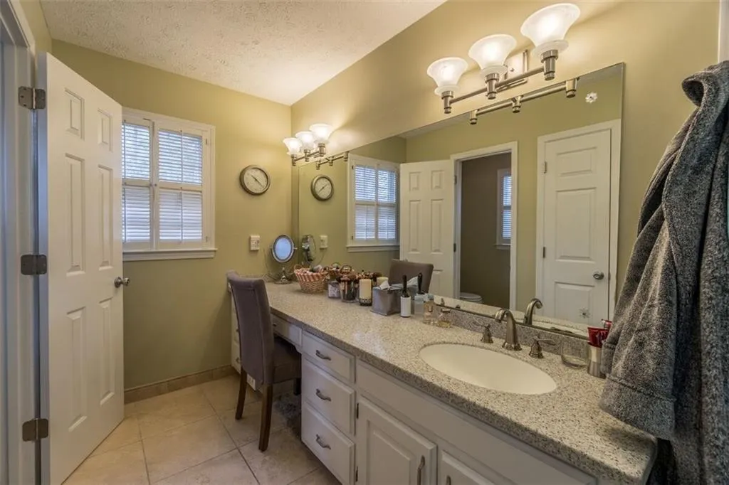 265 Glen Meadow Court, Sandy Springs, Georgia 30328, 4 Bedrooms Bedrooms, ,3 BathroomsBathrooms,Residential,Sold,265 Glen Meadow Court,5969389