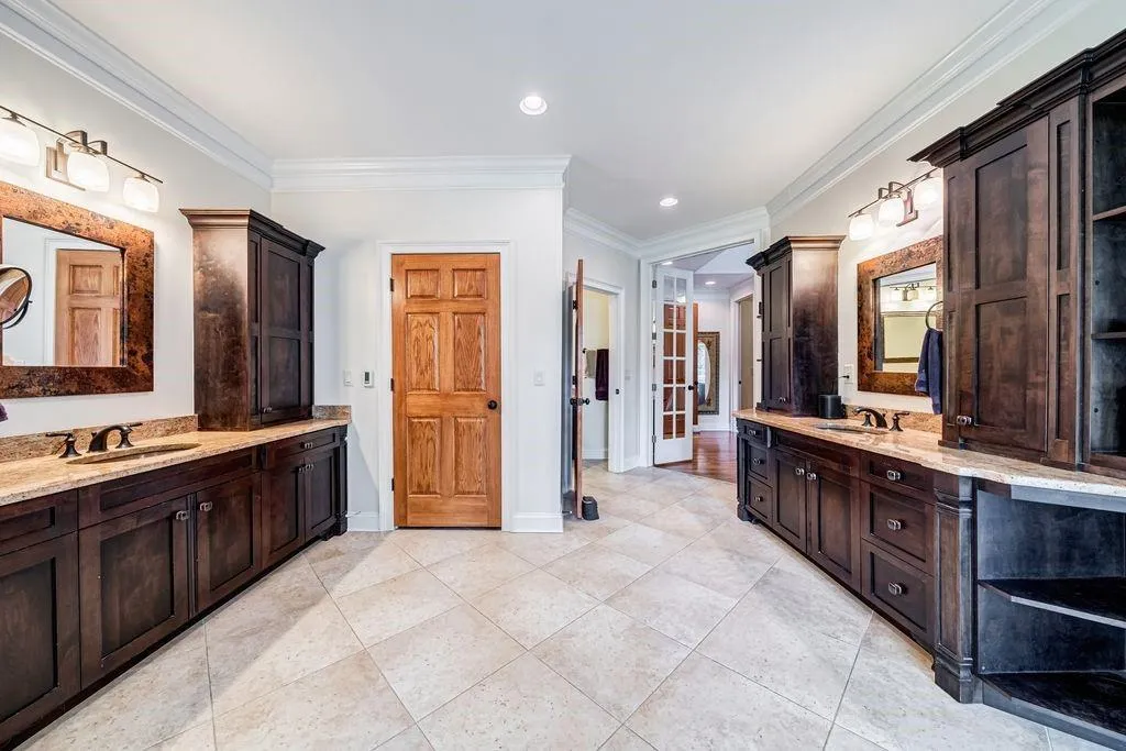 9365 Huntcliff Trace, Sandy Springs, Georgia 30350, 5 Bedrooms Bedrooms, ,5 BathroomsBathrooms,Residential,Sold,9365 Huntcliff Trace,6756219
