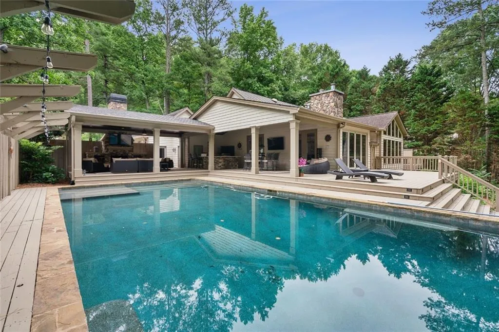 9365 Huntcliff Trace, Sandy Springs, Georgia 30350, 5 Bedrooms Bedrooms, ,5 BathroomsBathrooms,Residential,Sold,9365 Huntcliff Trace,6756219