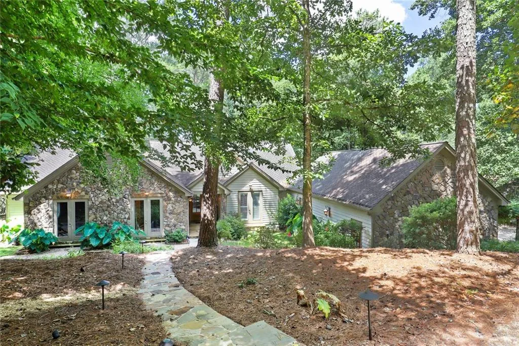 9365 Huntcliff Trace, Sandy Springs, Georgia 30350, 5 Bedrooms Bedrooms, ,5 BathroomsBathrooms,Residential,Sold,9365 Huntcliff Trace,6756219
