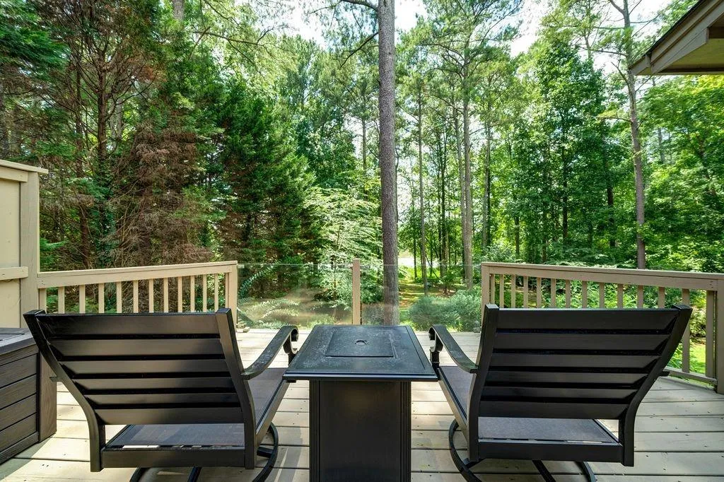 9365 Huntcliff Trace, Sandy Springs, Georgia 30350, 5 Bedrooms Bedrooms, ,5 BathroomsBathrooms,Residential,Sold,9365 Huntcliff Trace,6756219