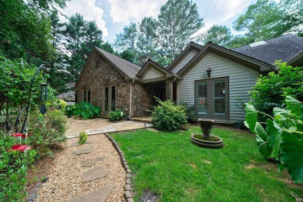9365 Huntcliff Trace, Sandy Springs, Georgia 30350, 5 Bedrooms Bedrooms, ,5 BathroomsBathrooms,Residential,Sold,9365 Huntcliff Trace,6756219