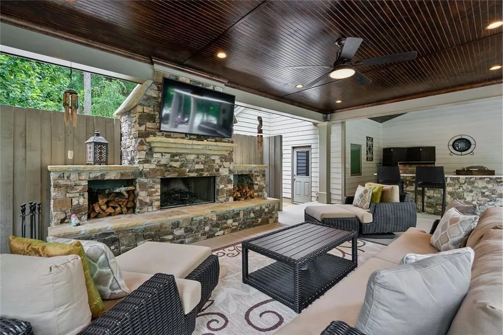 9365 Huntcliff Trace, Sandy Springs, Georgia 30350, 5 Bedrooms Bedrooms, ,5 BathroomsBathrooms,Residential,Sold,9365 Huntcliff Trace,6756219