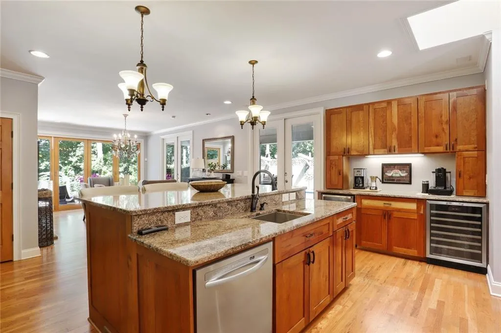 9365 Huntcliff Trace, Sandy Springs, Georgia 30350, 5 Bedrooms Bedrooms, ,5 BathroomsBathrooms,Residential,Sold,9365 Huntcliff Trace,6756219