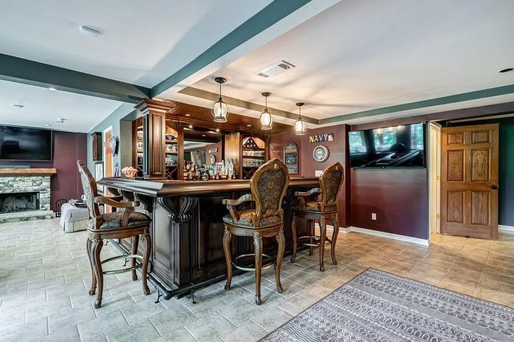 9365 Huntcliff Trace, Sandy Springs, Georgia 30350, 5 Bedrooms Bedrooms, ,5 BathroomsBathrooms,Residential,Sold,9365 Huntcliff Trace,6756219