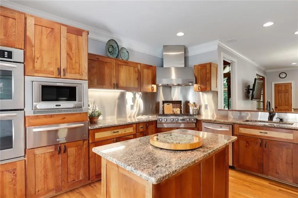 9365 Huntcliff Trace, Sandy Springs, Georgia 30350, 5 Bedrooms Bedrooms, ,5 BathroomsBathrooms,Residential,Sold,9365 Huntcliff Trace,6756219