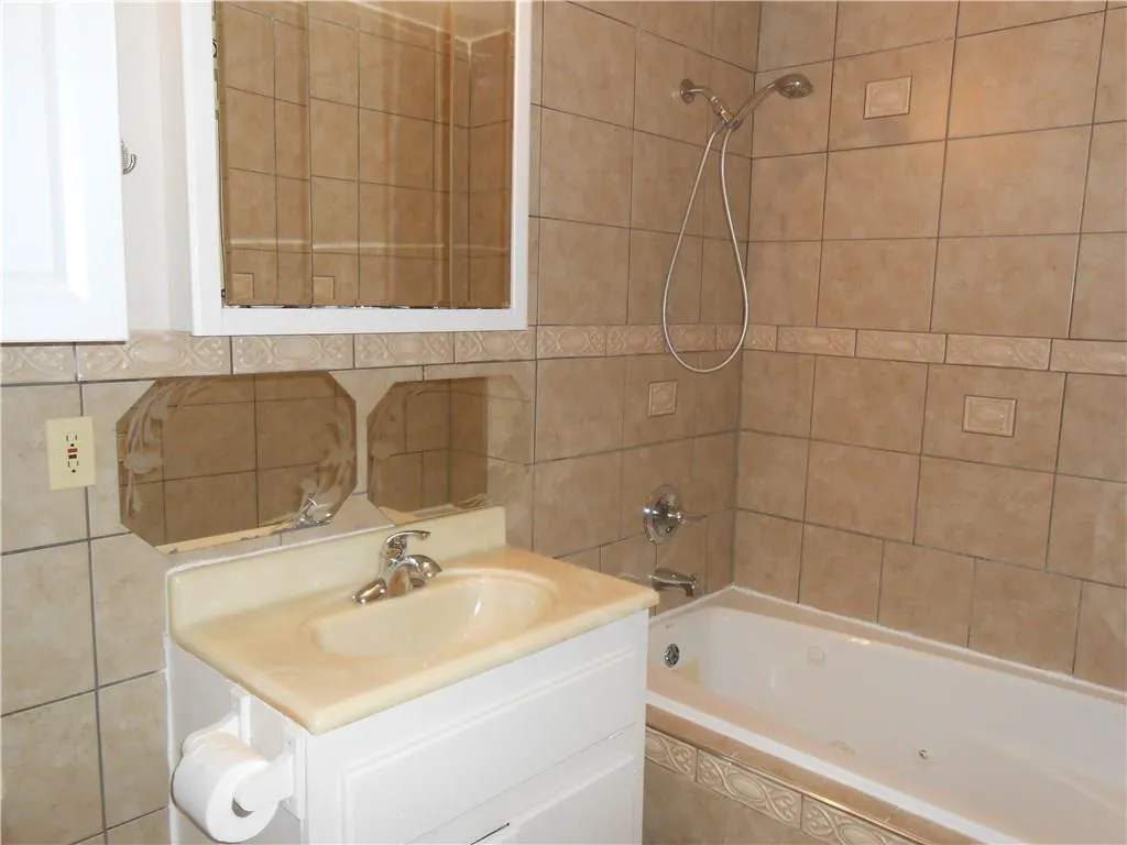 345 Winding River Drive Unit E, Sandy Springs, Georgia 30350, 3 Bedrooms Bedrooms, ,2 BathroomsBathrooms,Residential,Sold,345 Winding River Drive Unit E,5897723